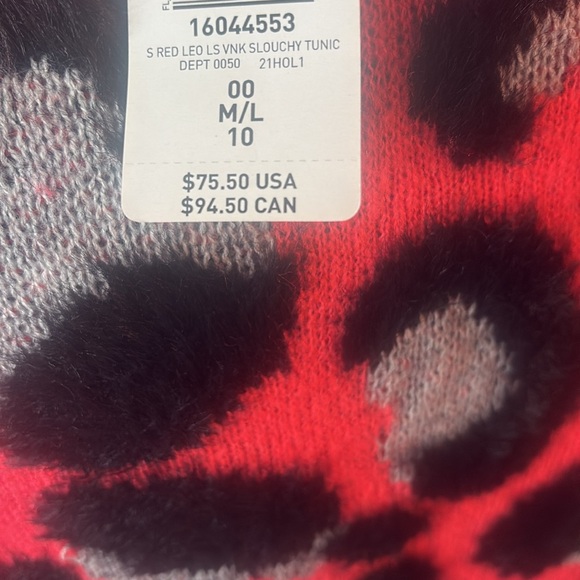 Leopard Print V-Neck Sweater - Red and Black - Picture 4 of 4